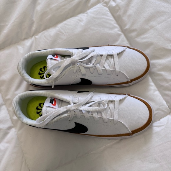 Nike Women’s Legacy Court Sneakers - Never Worn - Picture 3 of 5
